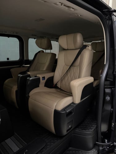 2023 Toyota Granvia 20,000km សាំង