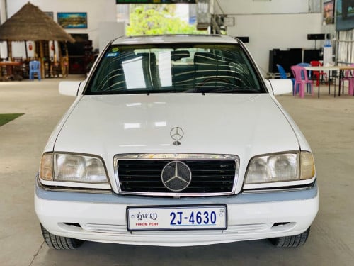 C220 ឆ្នាំ1996 ជិះ អែម មានហ្គែសរួច សុីតិច 3500$