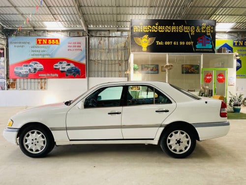 C220 ឆ្នាំ1996 ជិះ អែម មានហ្គែសរួច សុីតិច 3500$