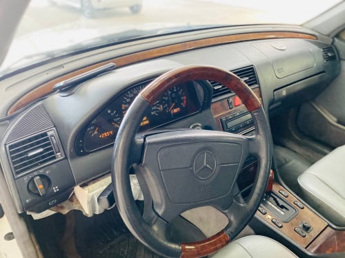 C220 ឆ្នាំ1996 ជិះ អែម មានហ្គែសរួច សុីតិច 3500$