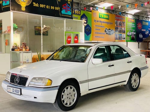 C220 ឆ្នាំ1996 ជិះ អែម មានហ្គែសរួច សុីតិច 3500$