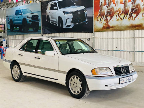 C220 ឆ្នាំ1996 ជិះ អែម មានហ្គែសរួច សុីតិច 3500$