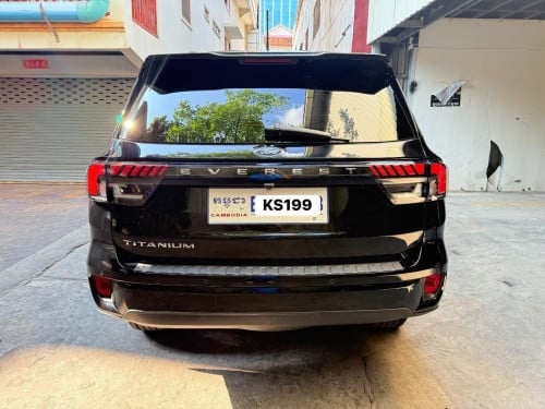 Ford Everest Titanium Full option ម្ចាស់ដើម ,Year:2024