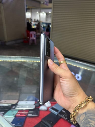 Huawei P40 Pro Global , Ram8GB HD256GB Phone Condition 97% , ដូរអេក្រង់OLED  , ម៉ាស៊ីនហ្ស៊ីន