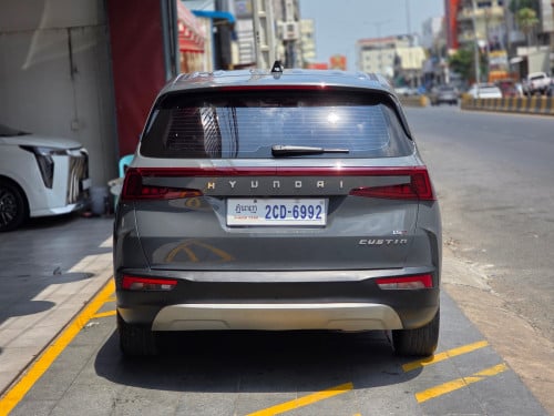 HYUNDAI CUSTIN 2025