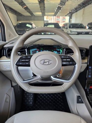 HYUNDAI CUSTIN 2025