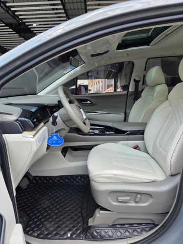HYUNDAI CUSTIN 2025