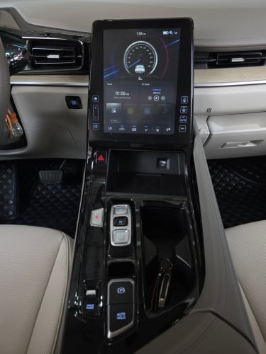 HYUNDAI CUSTIN 2025