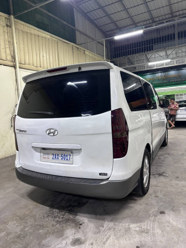 Hyundai  Starex HVX ឆ្នាំ2009ហ្វូលពេញ