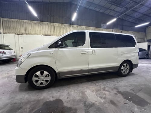 Hyundai  Starex HVX ឆ្នាំ2009ហ្វូលពេញ