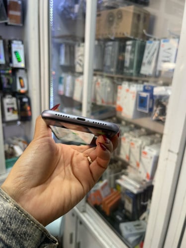 iPhone 11/64GB សុីនសានុំ(ធានាលើម៉ាសុីន១ខែ)