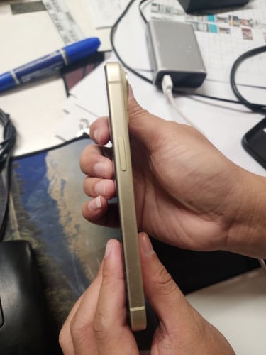 Iphone 15 CH sim2