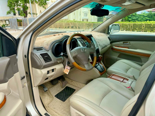 Lexus 330 ឆ្នាំ04 ប៉ុង1ម្ចាស់ដេីមដែកបាតស្អាតខ្ចីរំលស់សុត100%បាន