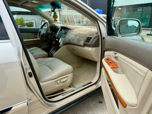 Lexus 330 ឆ្នាំ04 ប៉ុង1ម្ចាស់ដេីមដែកបាតស្អាតខ្ចីរំលស់សុត100%បាន