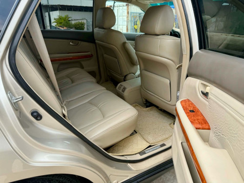 Lexus 330 ឆ្នាំ04 ប៉ុង1ម្ចាស់ដេីមដែកបាតស្អាតខ្ចីរំលស់សុត100%បាន