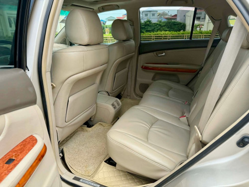 Lexus 330 ឆ្នាំ04 ប៉ុង1ម្ចាស់ដេីមដែកបាតស្អាតខ្ចីរំលស់សុត100%បាន