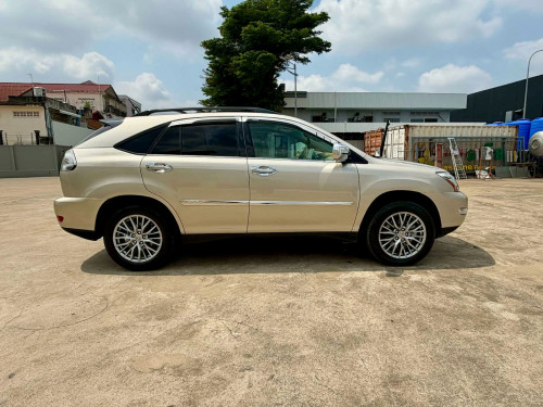 Lexus 330 ឆ្នាំ04 ប៉ុង1ម្ចាស់ដេីមដែកបាតស្អាតខ្ចីរំលស់សុត100%បាន