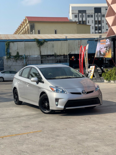 Prius 2012 Option up3 ឡានស្អាត