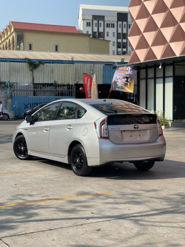 Prius 2012 Option up3 ឡានស្អាត