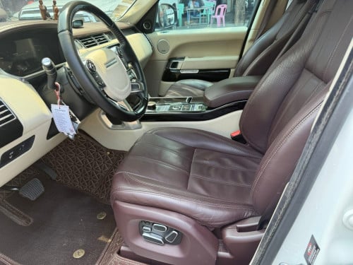 Rang Rover Vogue Autobiography ឆ្នាំ2014 full option ទឹកថ្នាំស្រុិនម៉ាជុំ100% (ម៉ាស៊ូត)