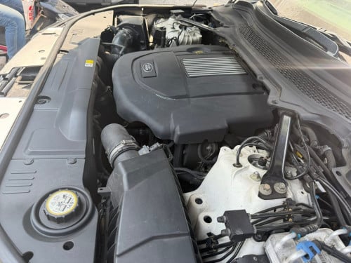 Rang Rover Vogue Autobiography ឆ្នាំ2014 full option ទឹកថ្នាំស្រុិនម៉ាជុំ100% (ម៉ាស៊ូត)