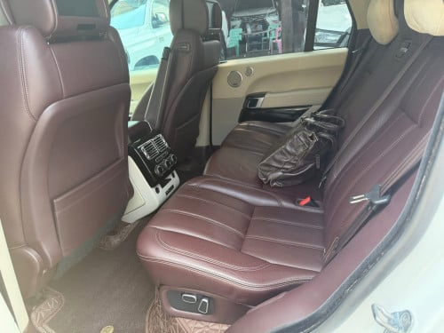 Rang Rover Vogue Autobiography ឆ្នាំ2014 full option ទឹកថ្នាំស្រុិនម៉ាជុំ100% (ម៉ាស៊ូត)