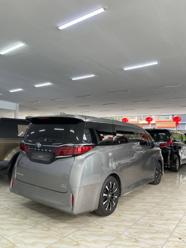 Toyota alphard 2024