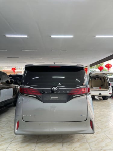 Toyota alphard 2024