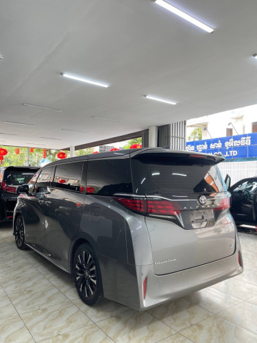 Toyota alphard 2024