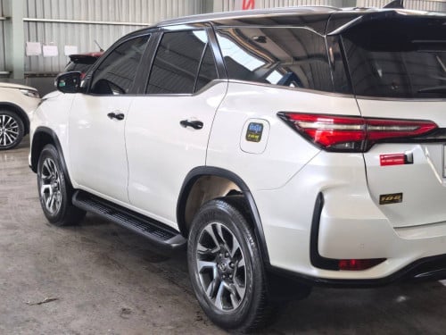 Toyota Fortuner 2021 Legender Full option