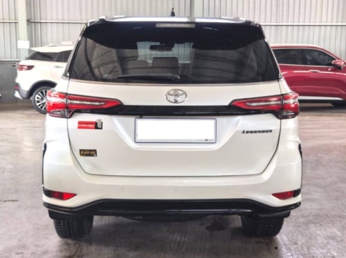 Toyota Fortuner 2021 Legender Full option