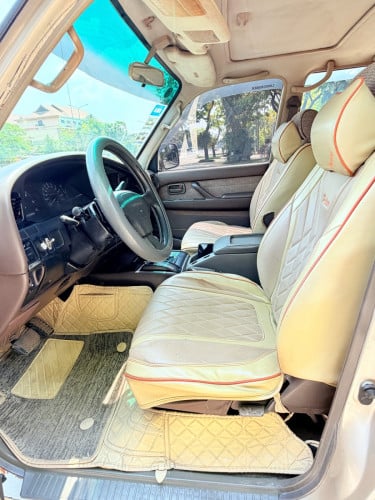Toyota Land Cruiser 1992 បង់រំលោះបាន២៥ខេត្តក្រុង