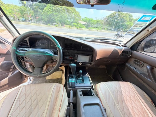 Toyota Land Cruiser 1992 បង់រំលោះបាន២៥ខេត្តក្រុង