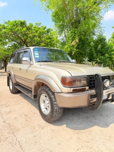 Toyota Land Cruiser 1992 បង់រំលោះបាន២៥ខេត្តក្រុង