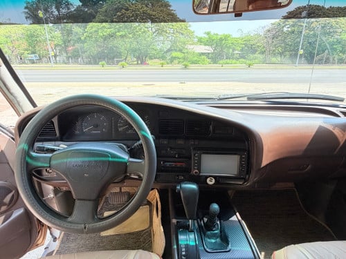Toyota Land Cruiser 1992 បង់រំលោះបាន២៥ខេត្តក្រុង