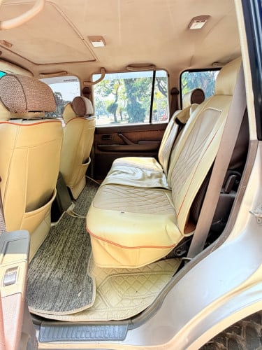 Toyota Land Cruiser 1992 បង់រំលោះបាន២៥ខេត្តក្រុង
