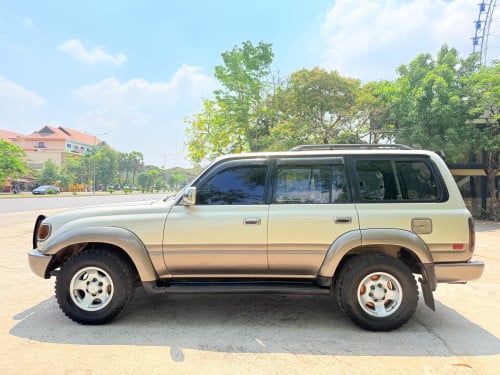 Toyota Land Cruiser 1992 បង់រំលោះបាន២៥ខេត្តក្រុង