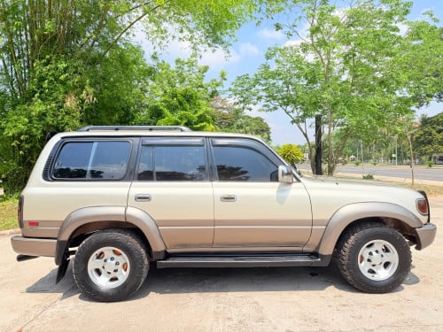 Toyota Land Cruiser 1992 បង់រំលោះបាន២៥ខេត្តក្រុង