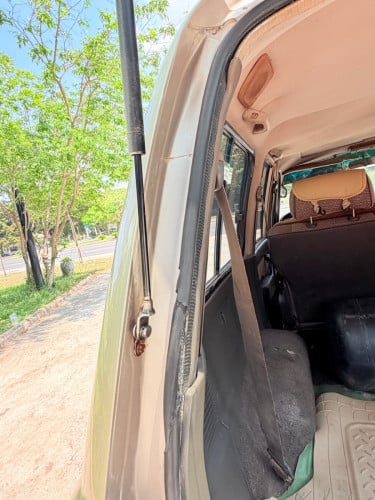 Toyota Land Cruiser 1992 បង់រំលោះបាន២៥ខេត្តក្រុង