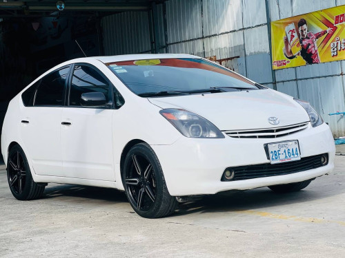 Toyota Prius ឆ្នាំ2004 h Full តម្លៃ មុនចូលឆ្នាំខ្មែរ 9150$