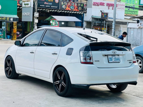 Toyota Prius ឆ្នាំ2004 h Full តម្លៃ មុនចូលឆ្នាំខ្មែរ 9150$