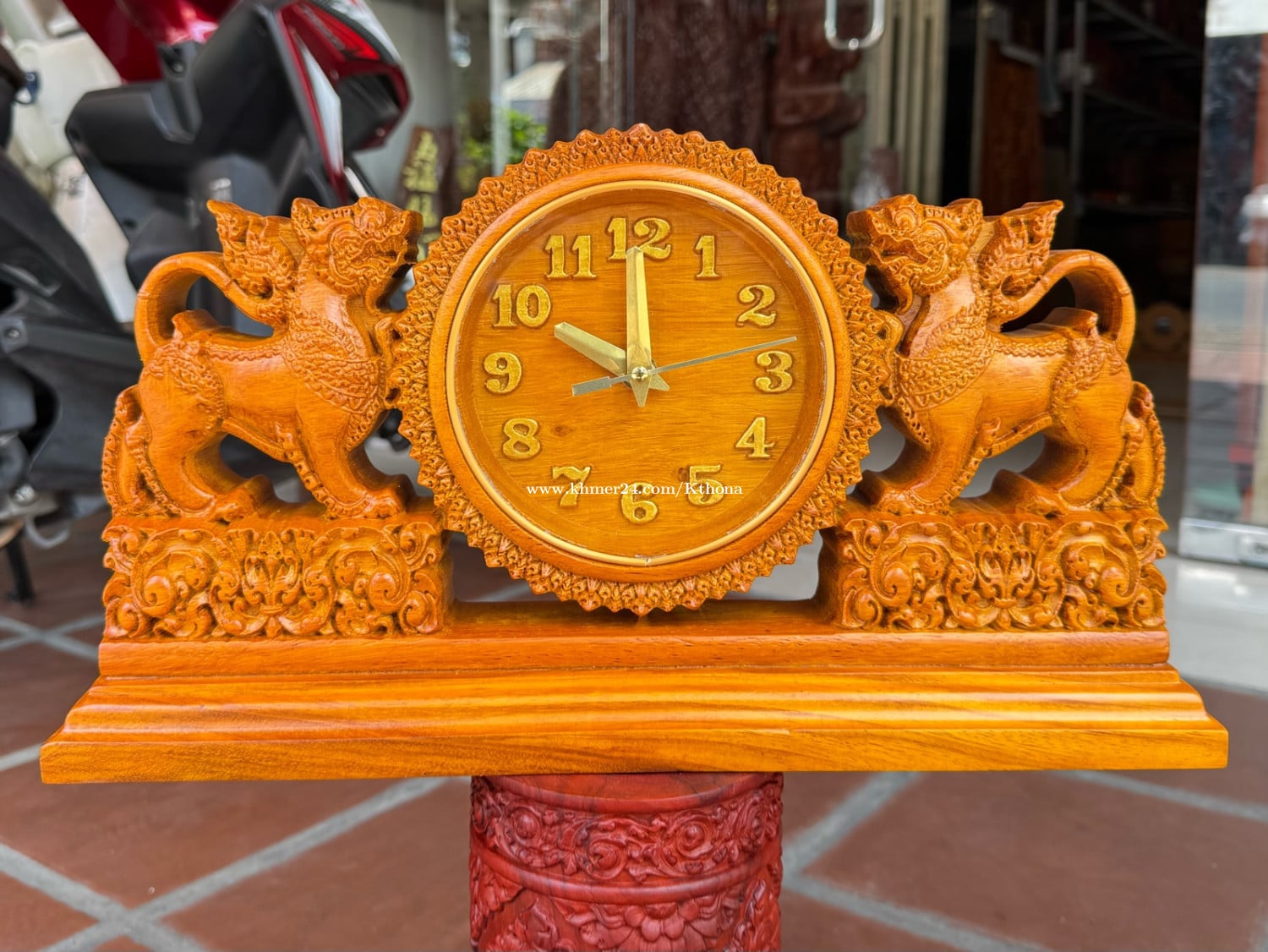 នាឡិកាដាក់លើតុ