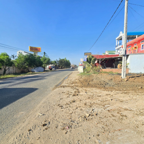 ដីលក់ ទល់មុខរោងចក្រលាំងជី ជិតបែកចាន