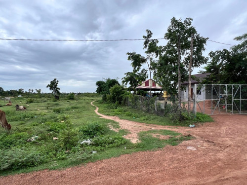 ដីភូមិលក់