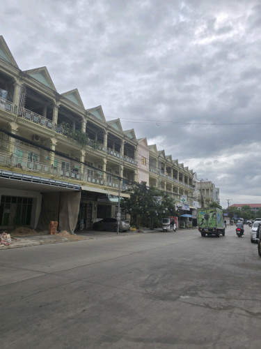 ផ្ទះអាជីវកម្មក្បែរអង់តែនទួលគោក