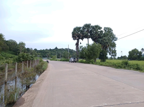 ដីលក់បន្ទាន់ ជើងភ្នំអង្កោល ចម្ងាយ 200 ម៉ែត្រពីឆ្នេរសមុទ្រ