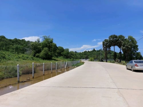 ដីលក់បន្ទាន់ ជើងភ្នំអង្កោល ចម្ងាយ 200 ម៉ែត្រពីឆ្នេរសមុទ្រ