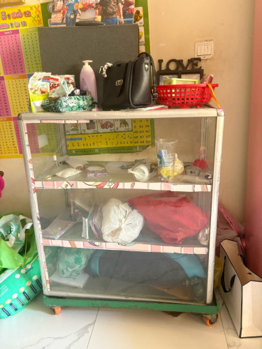 ទូកញ្ចក់3ធ្នើ លក់ 55$