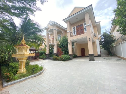 វីឡាទោលលក់បន្ទាន់ក្នុងបុរីម៉ូនថោន (borey moon town)
