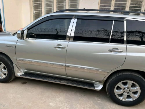 ឡានលក់toyota Highlander 2003P2V6 Limited ឡានស្អាតនៅថ្មីសំបក កង់ថ្មីៗ តំលៃ15500ចរចា